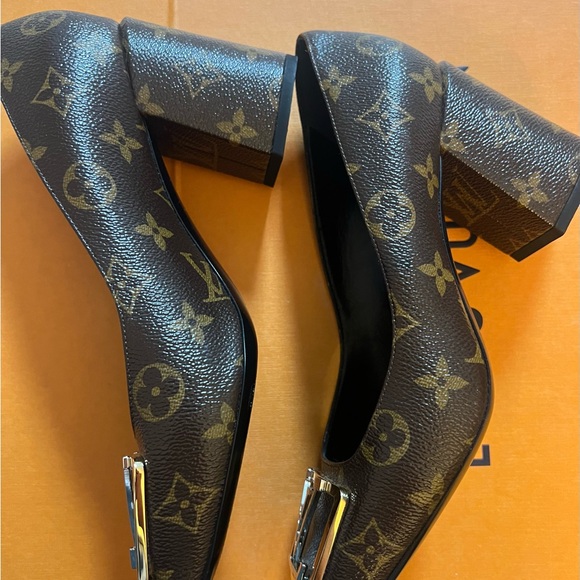 Louis Vuitton authentic monogram women shoes size US 8,5 -(39) with dust bags - Picture 2 of 7